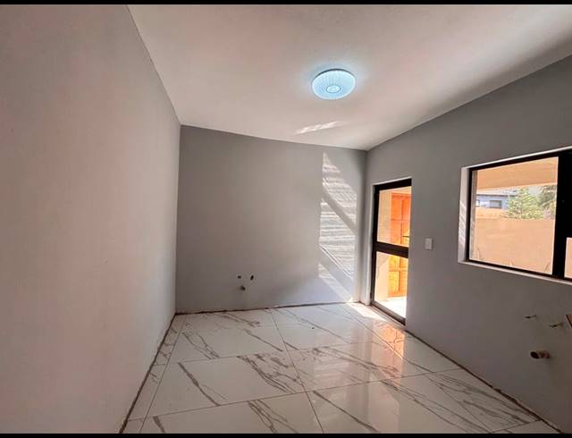 5 BEDROOM HOUSE FOR SALE IN SAVANNAH COUNTRY ESTATE